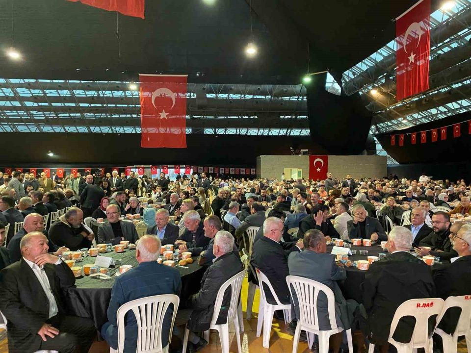 Antalya’da MHP’liler iftar yemeğinde buluştu