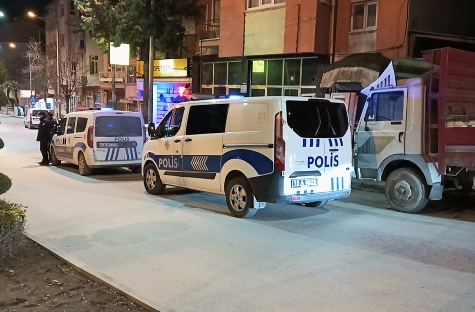 Alkollü eğlence mekanına alınmadı, havaya ateş açtı