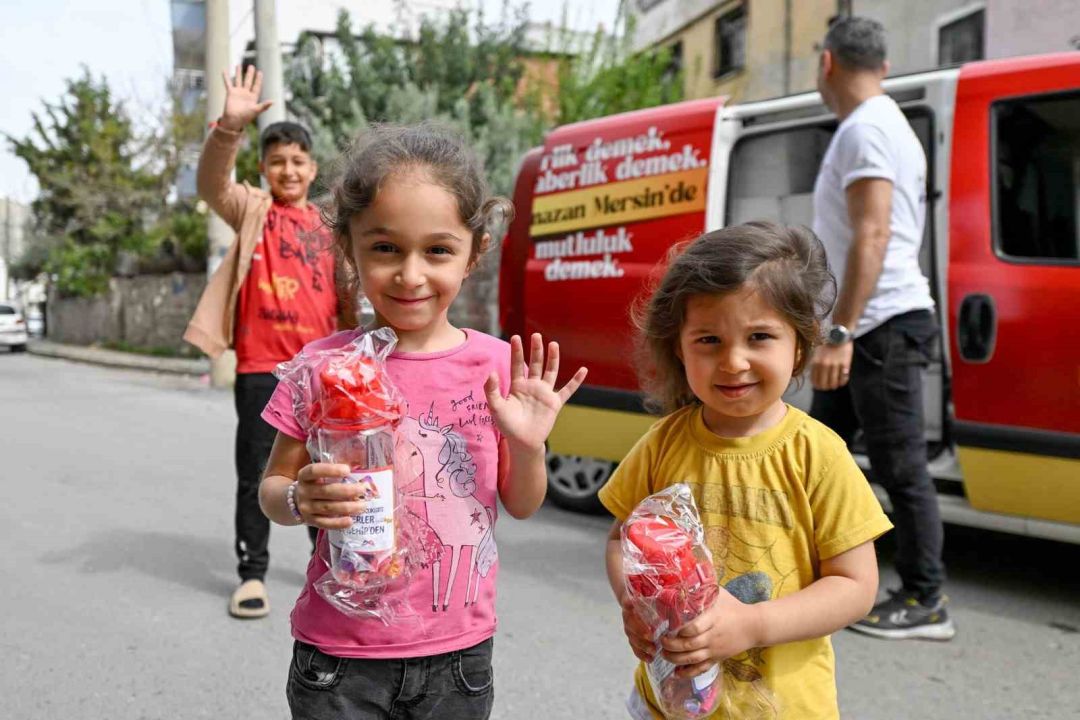 60 Bin Çocuğa Bayram Hediyesi ’Suluk ve Şeker’ Dağıtıldı