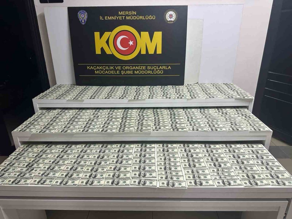 Matbaa Kurup Dolar Basan Şebeke Çökertildi: 7 Milyon 99 Bin Sahte Dolar Ele Geçirildi