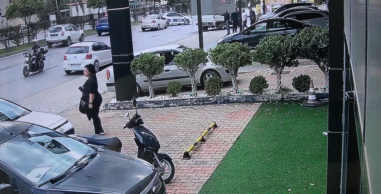 Polisten Kaçan Sürücü Ters Yöne Girdi, Kaza Yaptı: O Anlar Kamerada