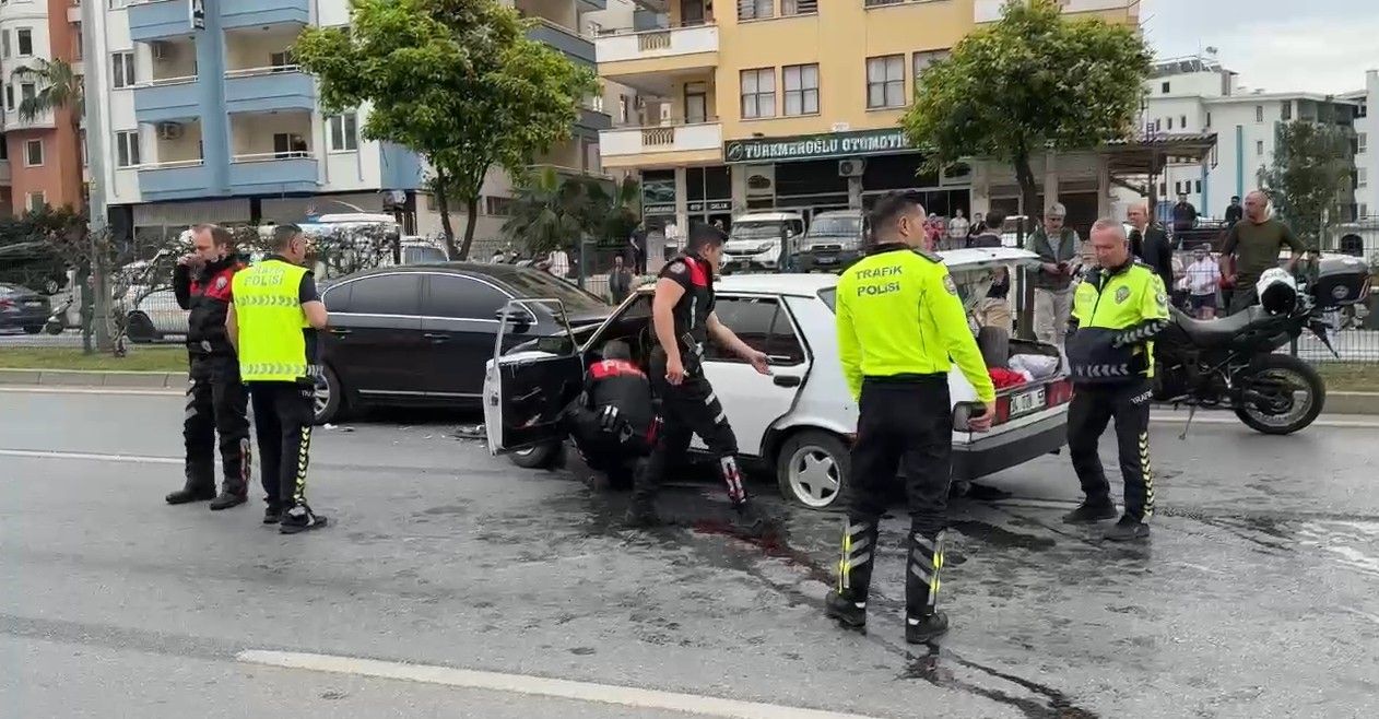 Polisin ’dur’ ihtarına uymayan sürücü ortalığı savaş alanına çevirdi