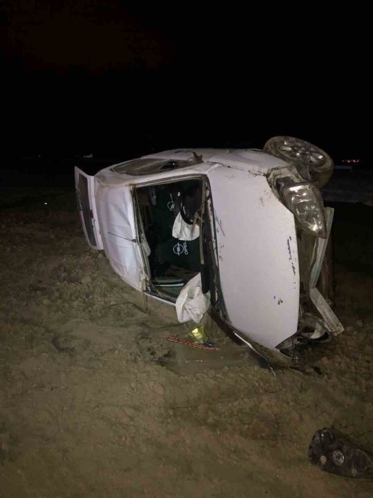 Isparta’da otomobil takla atarak şarampole devrildi