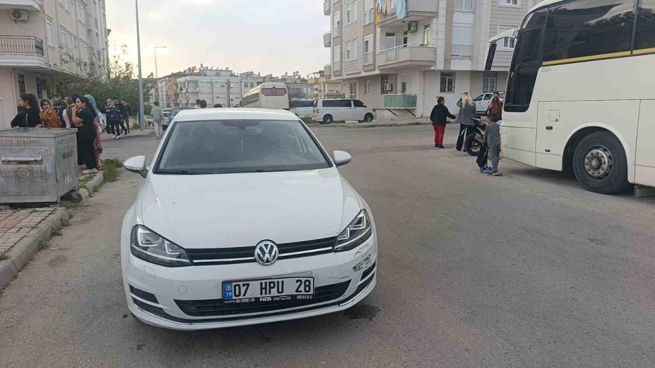 Motosiklet otomobille çarpıştı: 1 yaralı