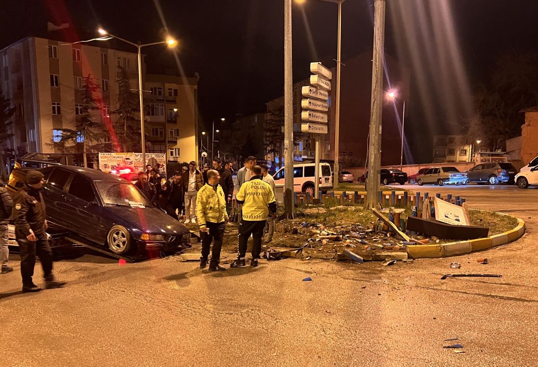 Polisten Kaçan Sürücü Kaza Yapınca Yakalandı
