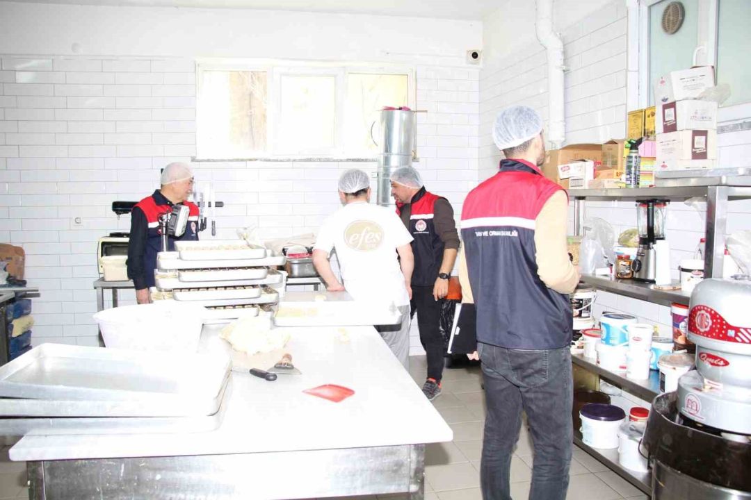 Isparta’da tatlı ve pasta üretim yerlerine bayram öncesi sıkı denetim
