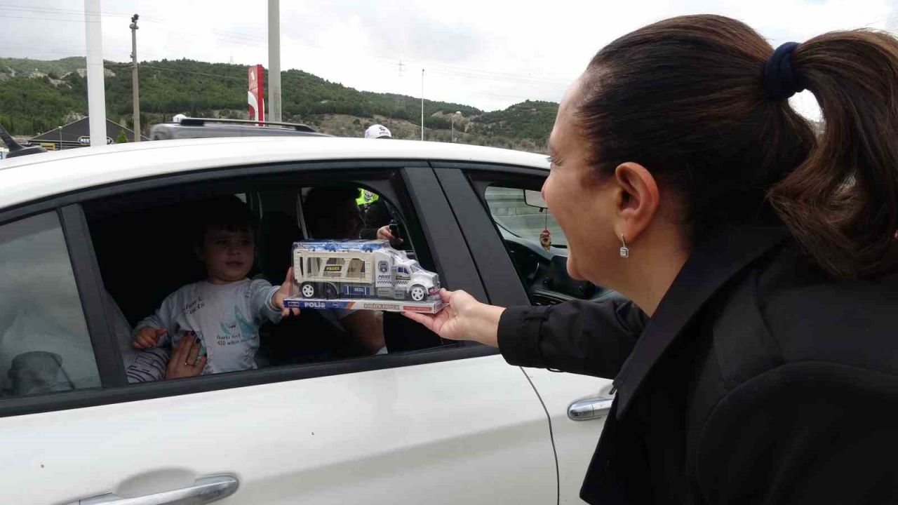 Antalya ve Fethiye Yolu Üzerinde Yoğunluk: Burdur’da Saatte 1700 Araç Geçiyor