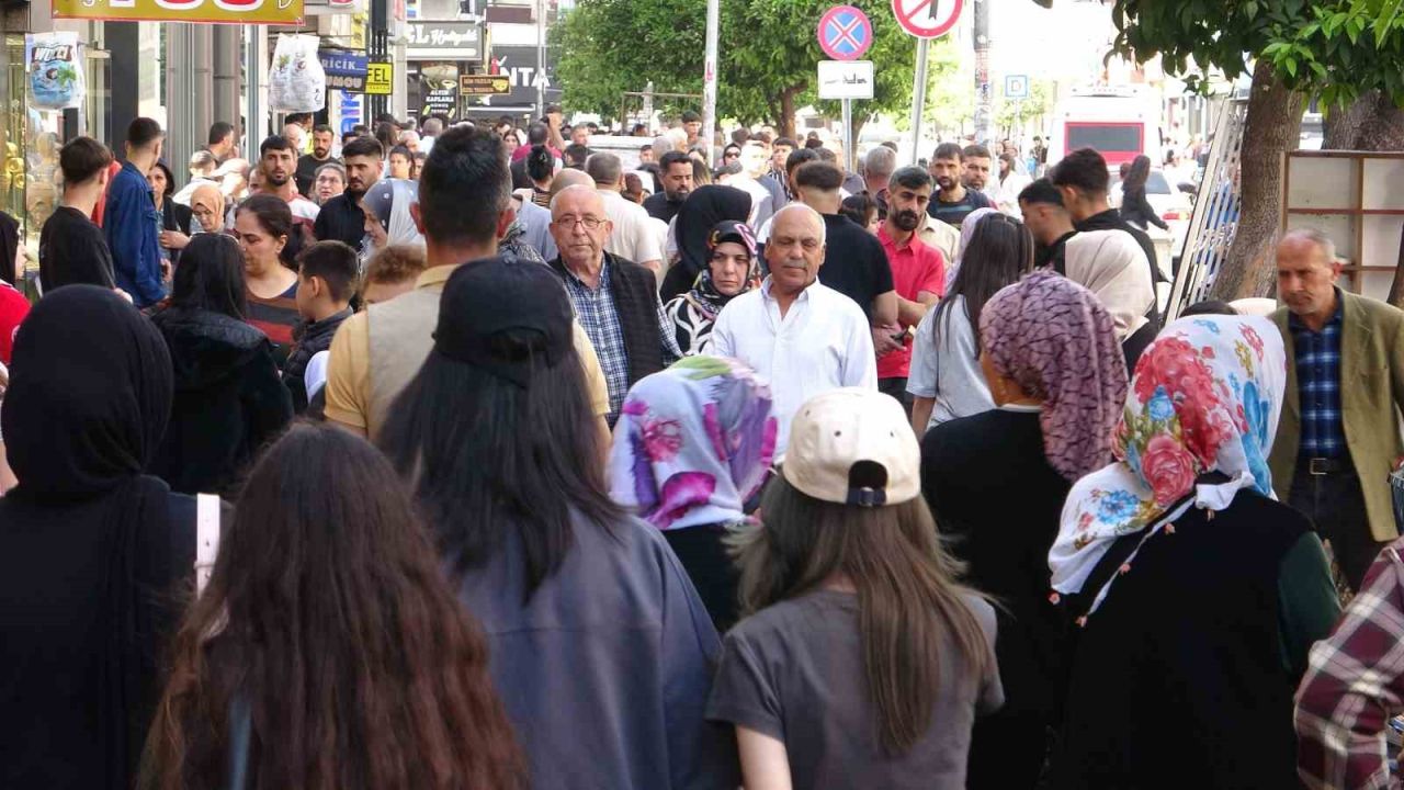 Mersin’de bayram alışverişi yoğunluğu