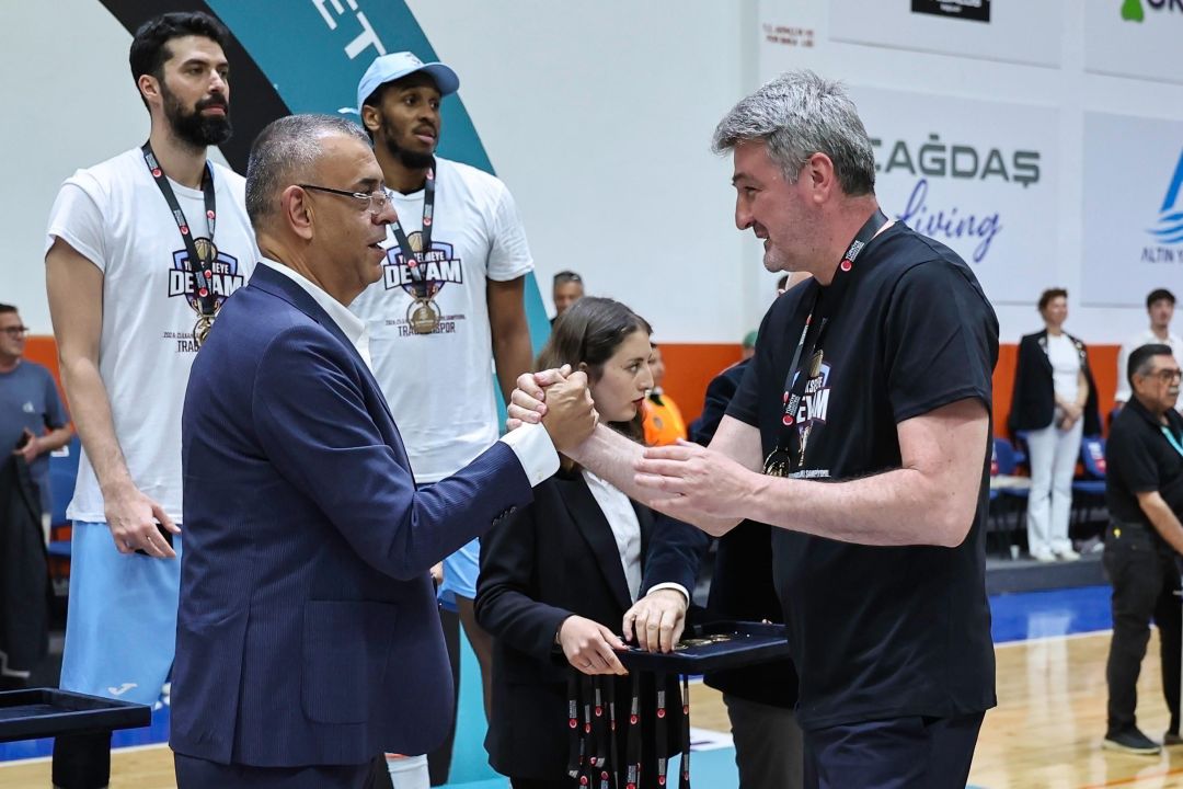 Şampiyon Trabzonspor kupasına kavuştu