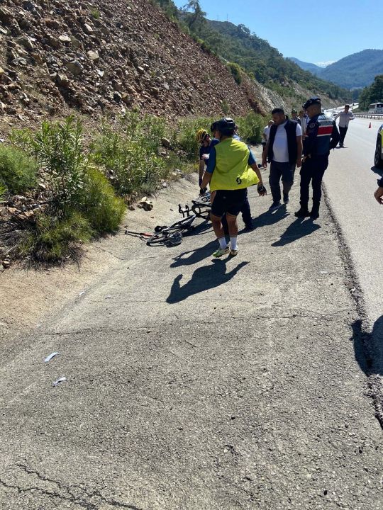 Otomobilin çarptığı bisiklet grubundaki turizmci toprağa verildi