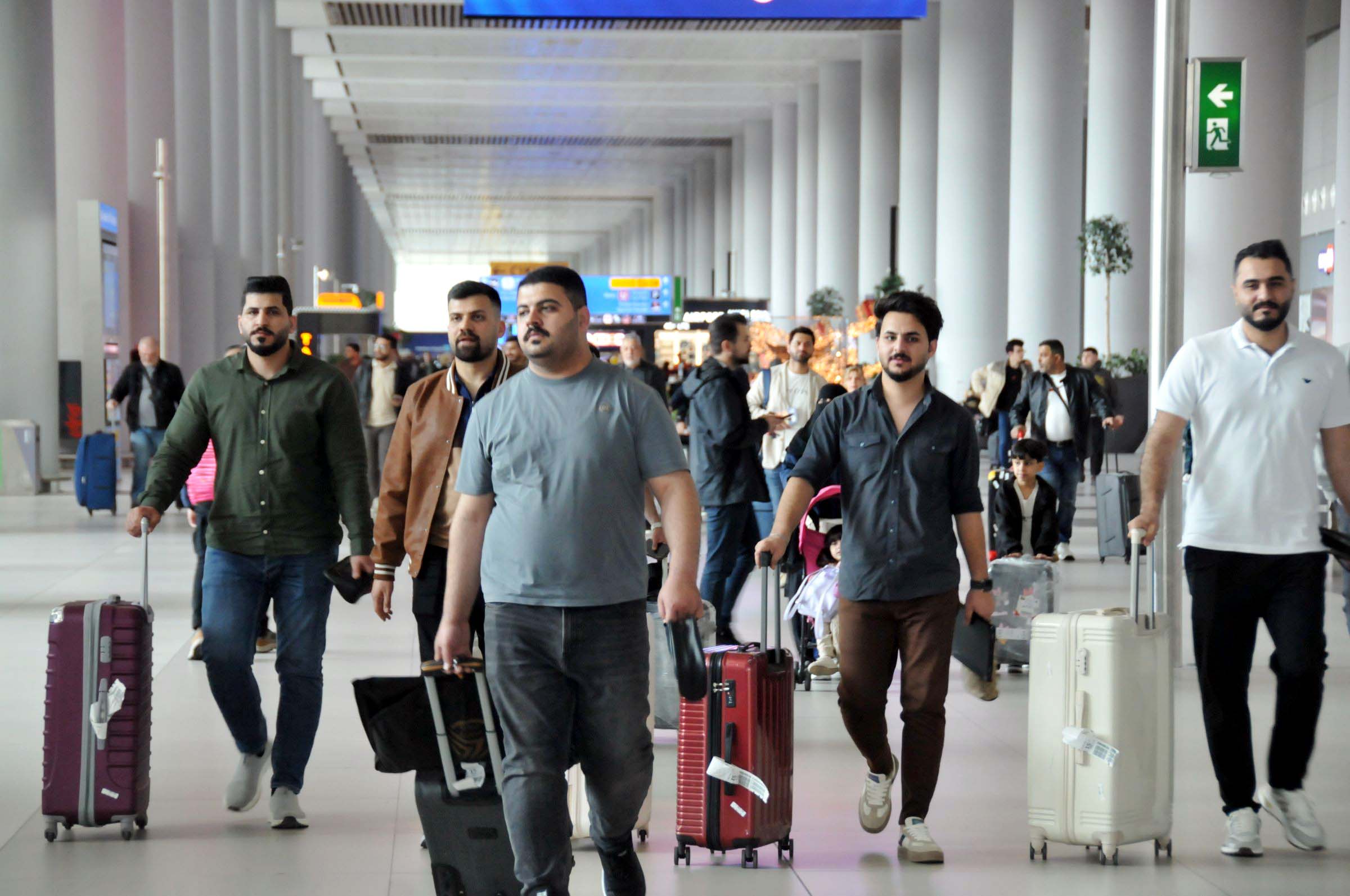 İstanbul Havalimanı'nda Bayram Dönüşü Yoğunluğu