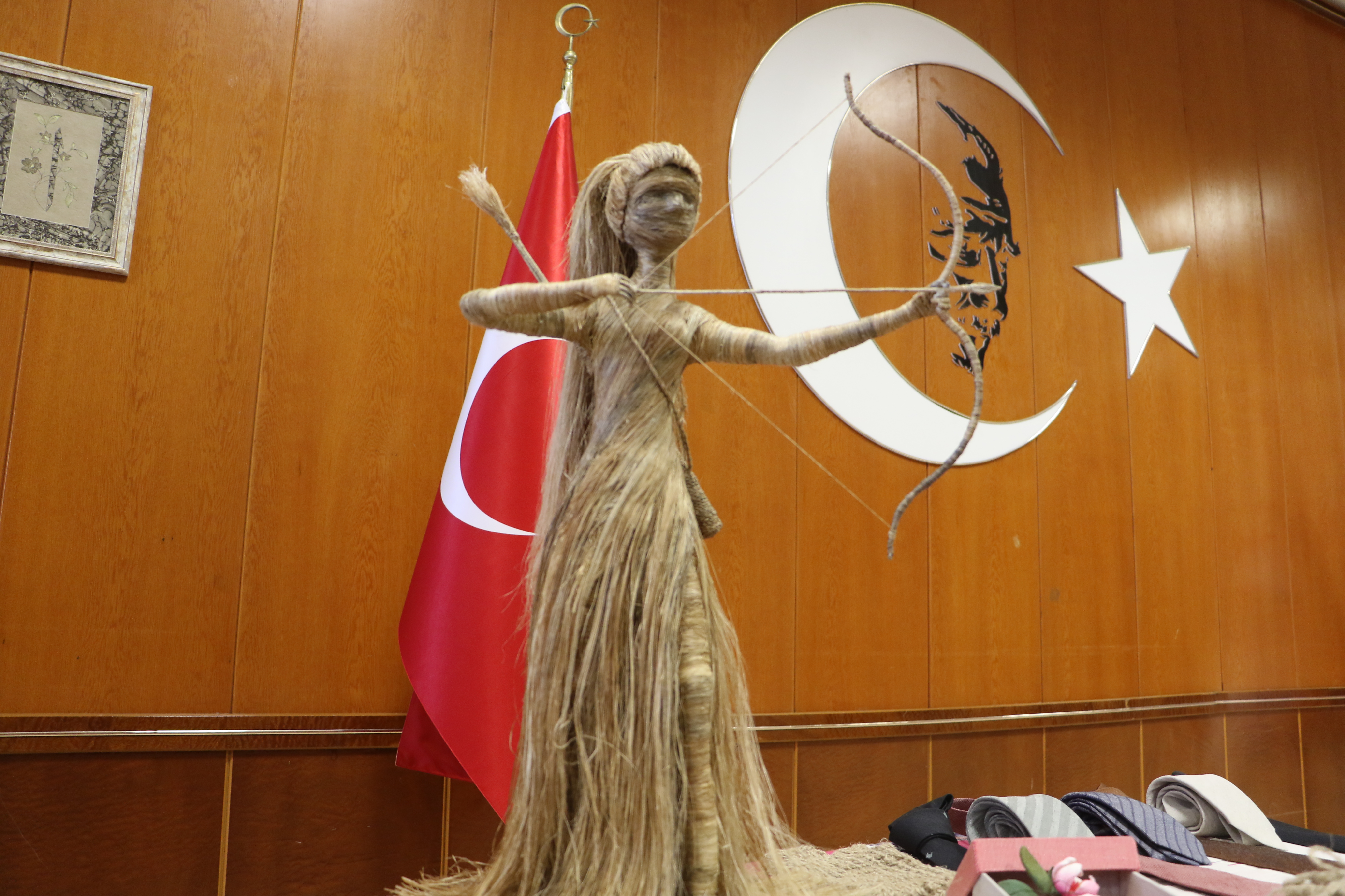 Kenevir liflerinden 'Amazon Kadını'; 'Nazlı Saray' Adı Verildi