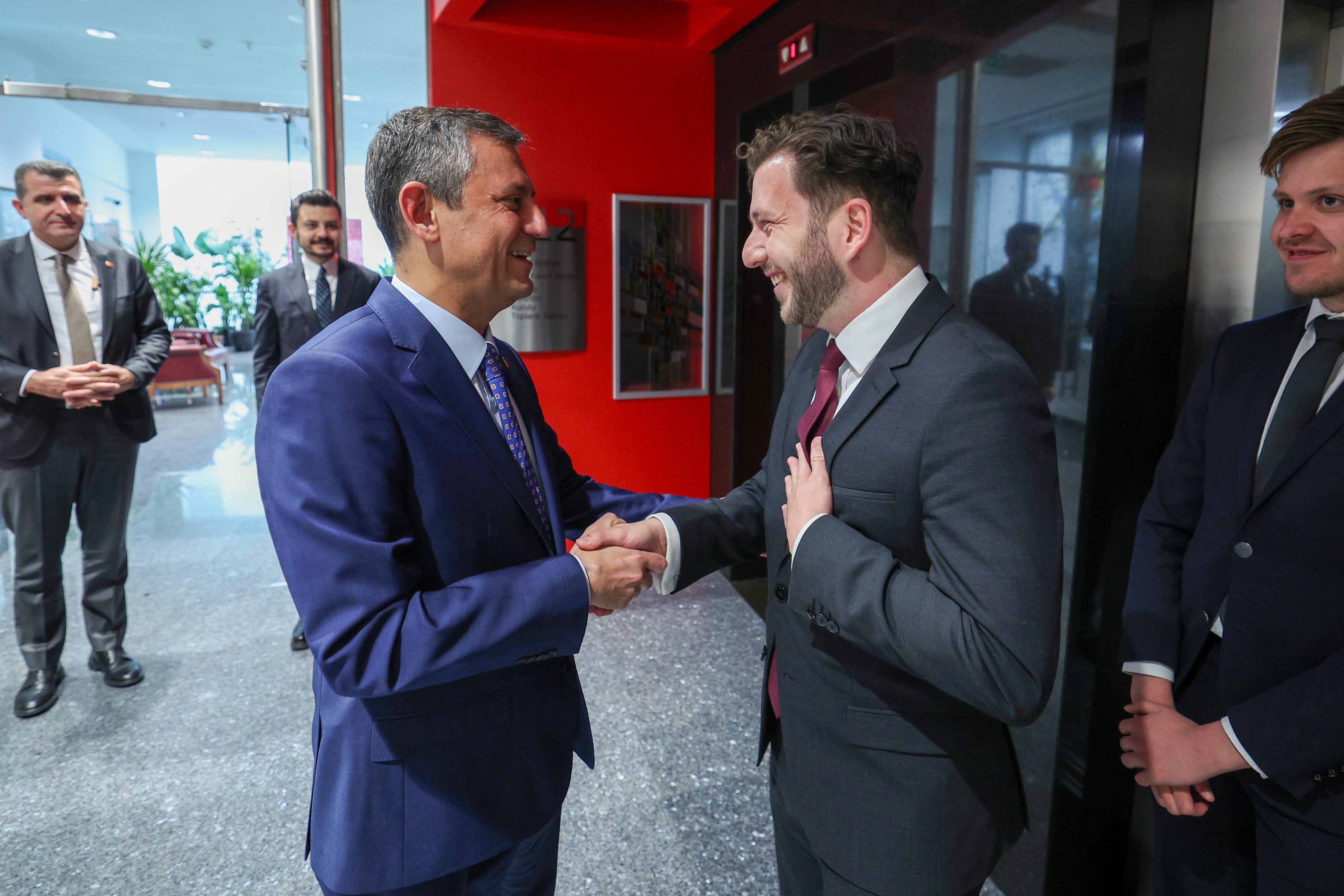 Özel, Almanya Yeşiller Partisi Eş Genel Başkanı Banaszak ile Görüştü