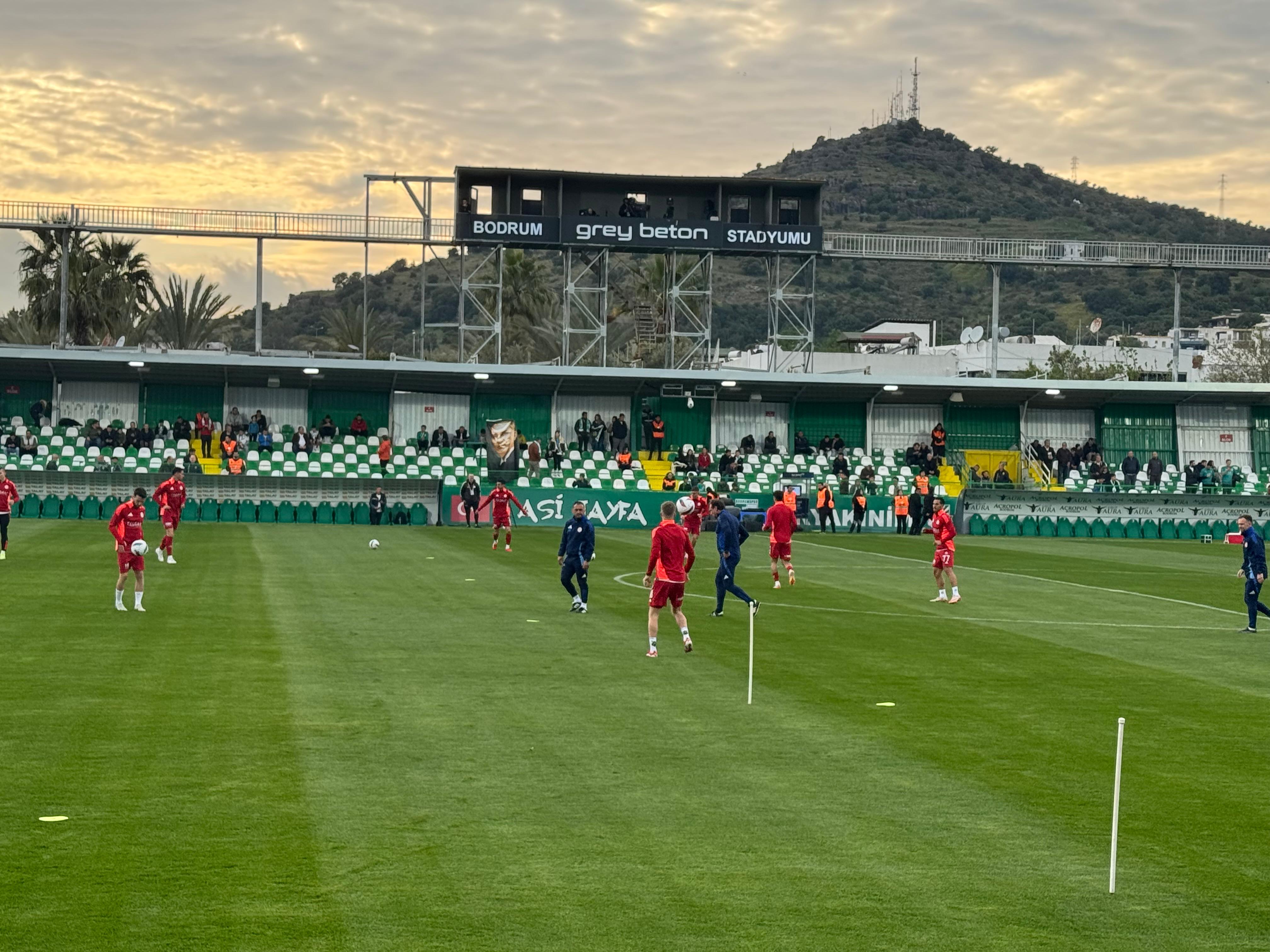 Antalyaspor Isınmak İçin Sahaya Çıktı
