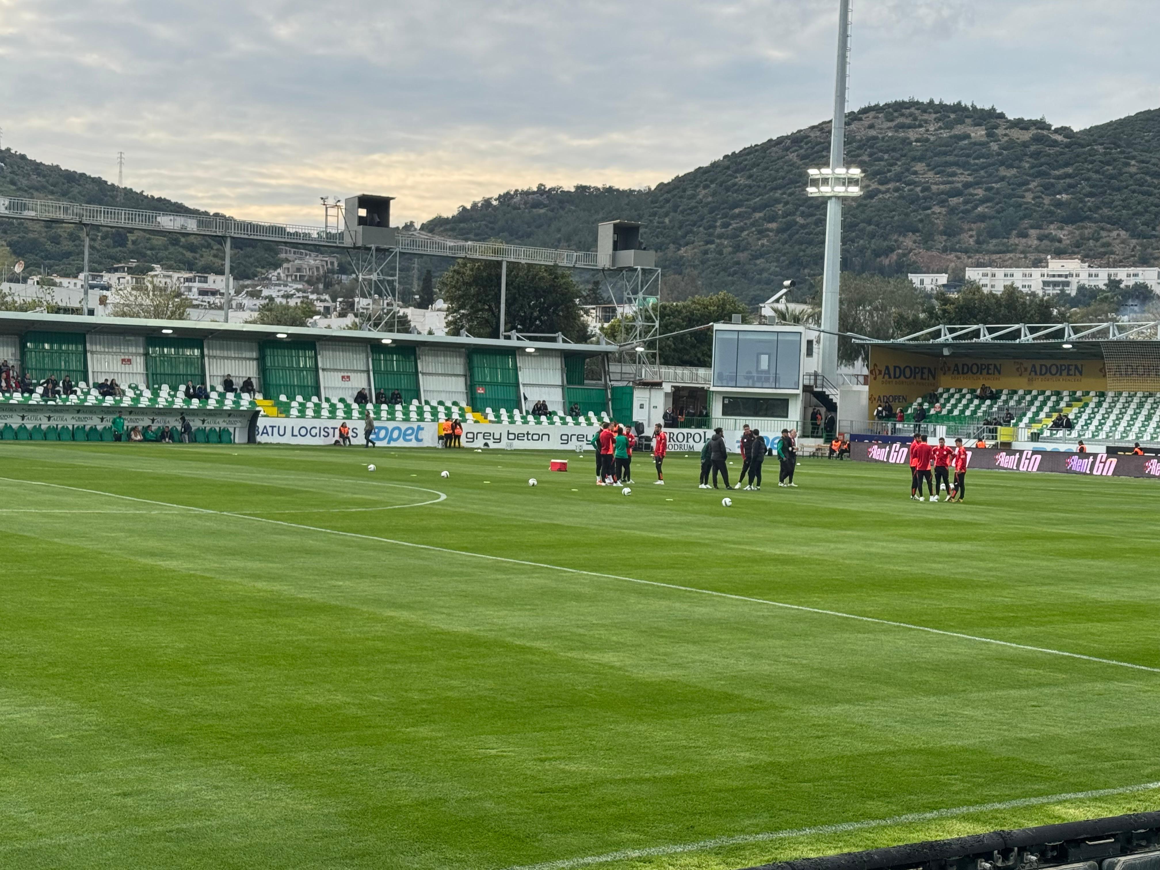 Antalyaspor Isınmak İçin Sahaya Çıktı