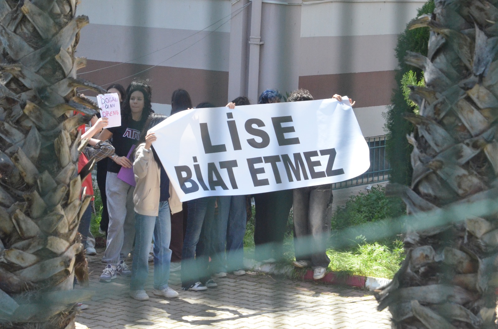 Öğrenciler Adem Tolunay Anadolu Lisesi’nde Sesini Yükseltti