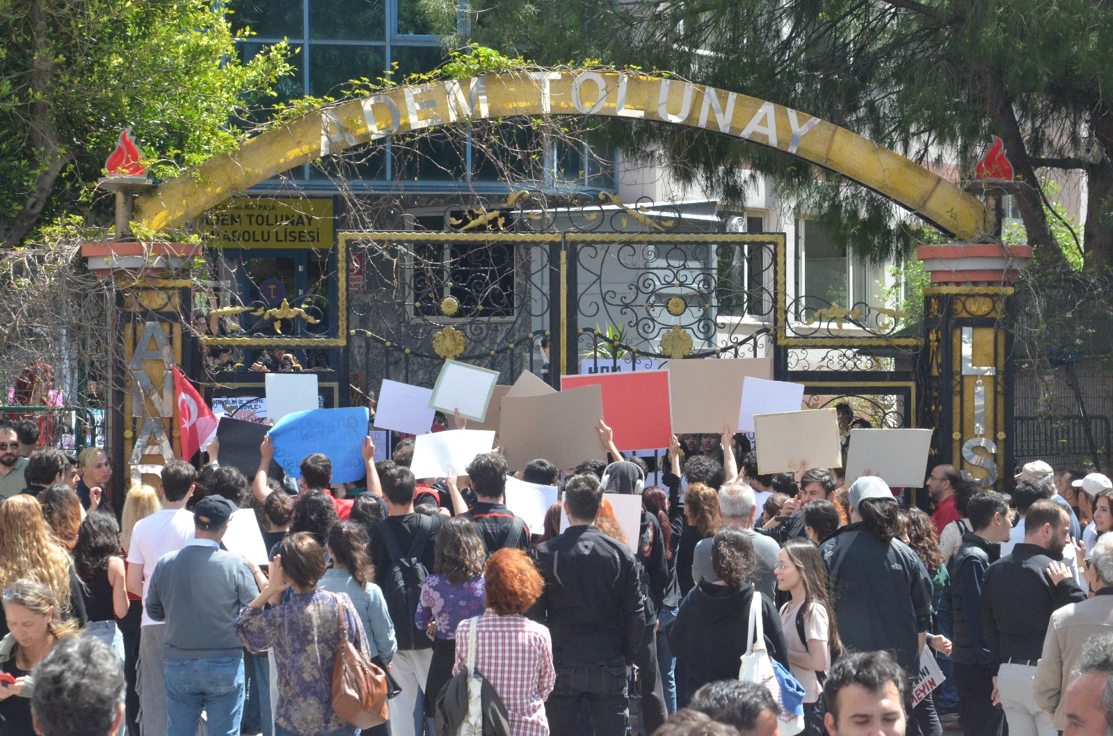 Öğrenciler Adem Tolunay Anadolu Lisesi’nde Sesini Yükseltti