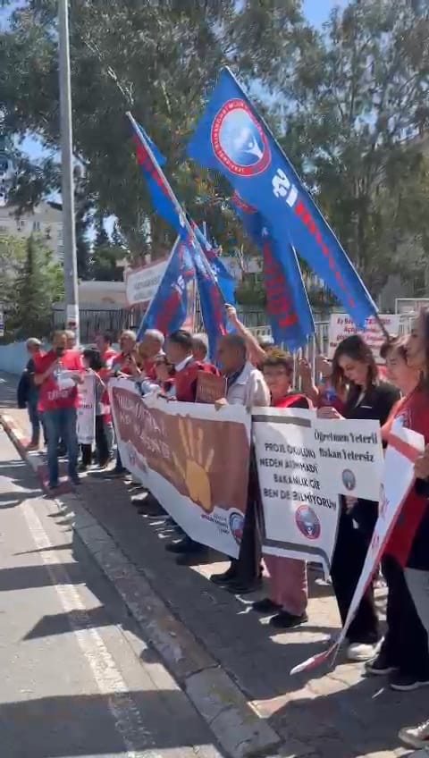 Falez Turizm Lisesi Önünde "Proje Değil, Adalet İstiyoruz!" Çığlığı