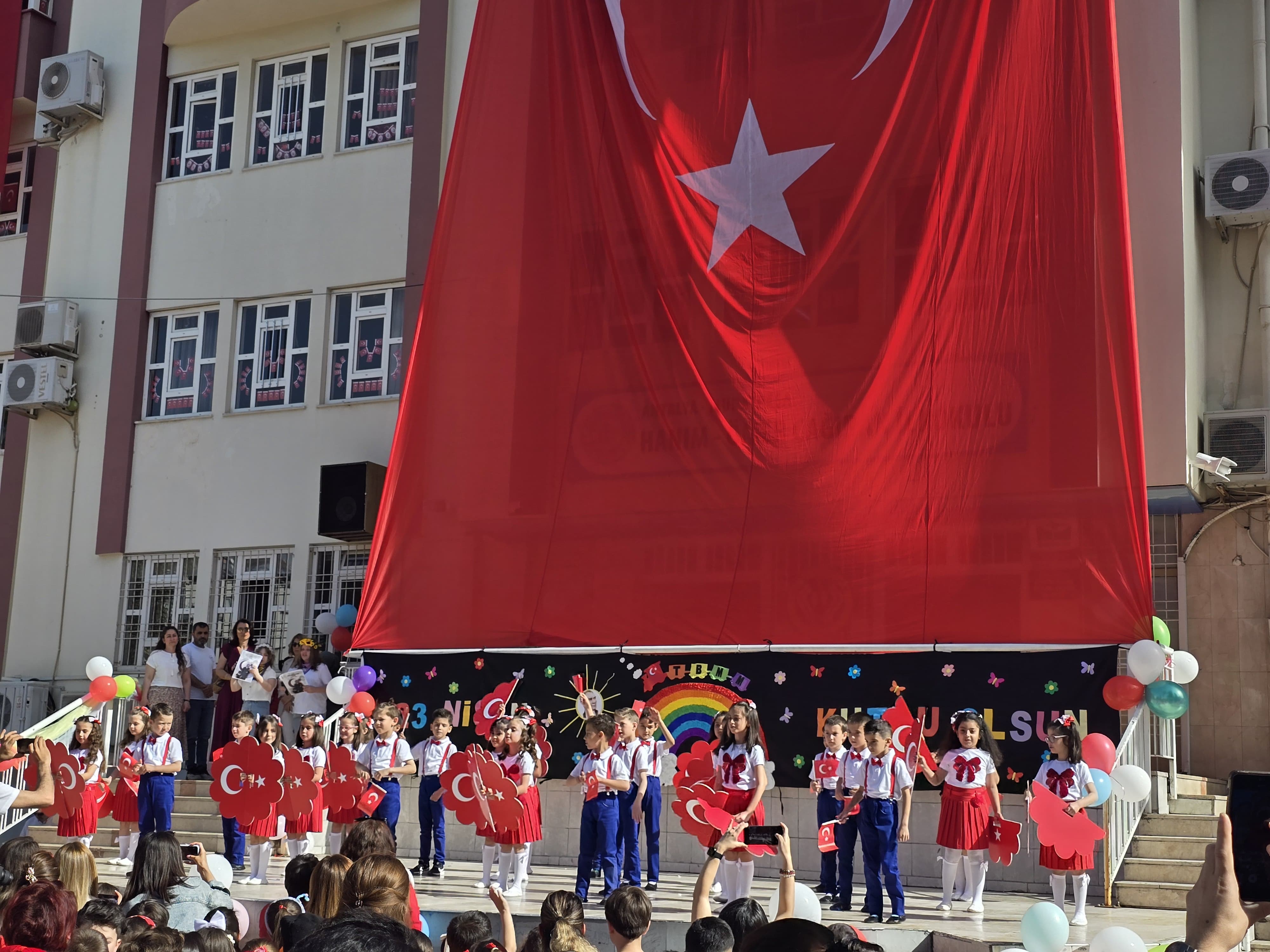Antalya’da Festival Tadında 23 Nisan Coşkusu!