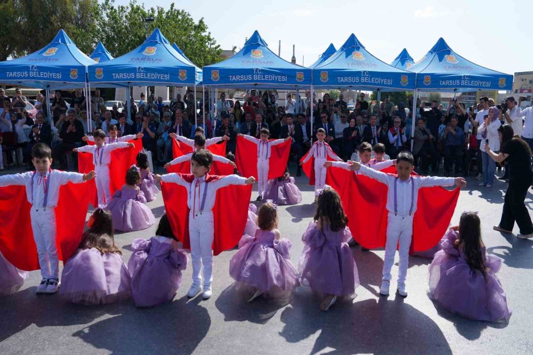 Tarsus, 23 Nisan’ı coşkulu bir şekilde kutladı
