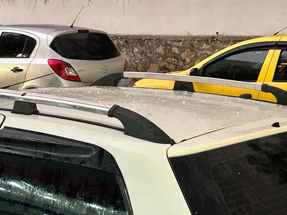 Antalya'da Kısa Süreli Dolu Yağdı