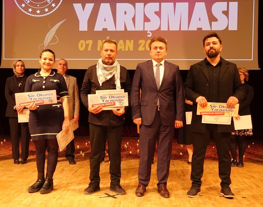 Öğretmenler Arasında Şiir Okuma Yarışması Yapıldı