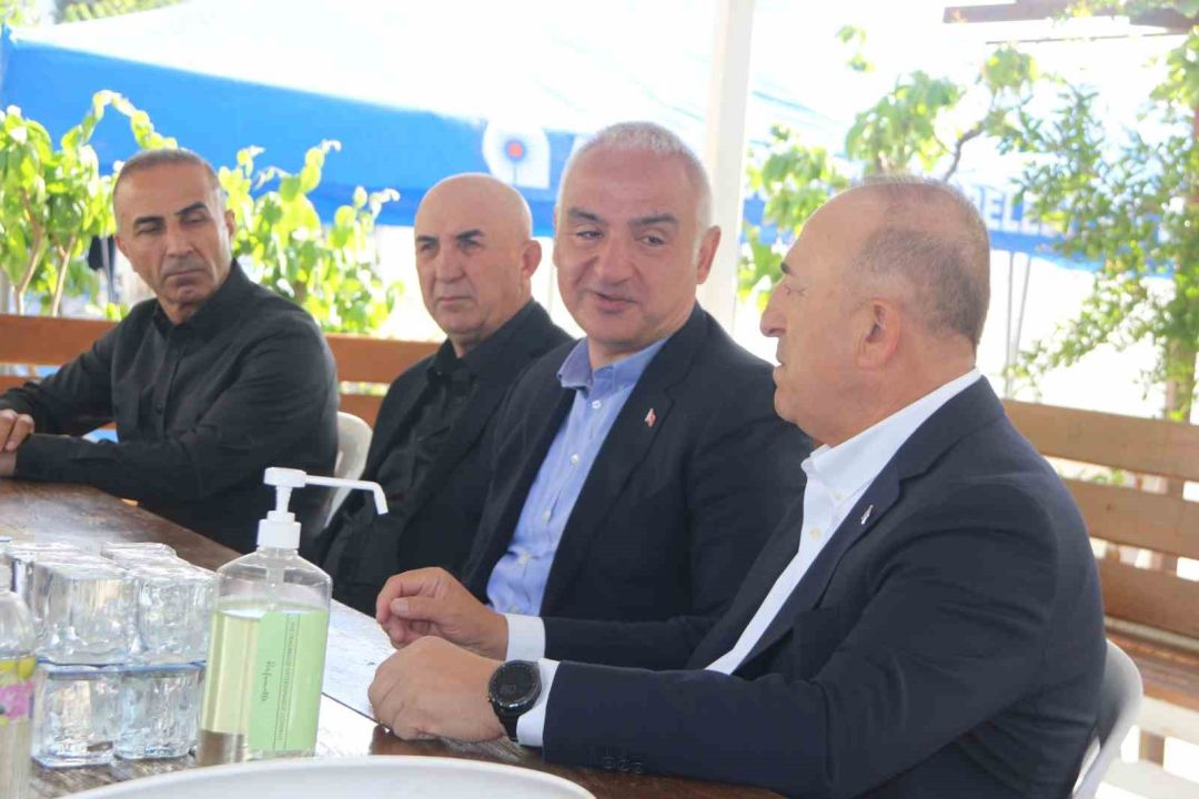 Azerbaycan Dışişleri Bakanı’ndan Mevlüt Çavuşoğlu’na taziye ziyareti