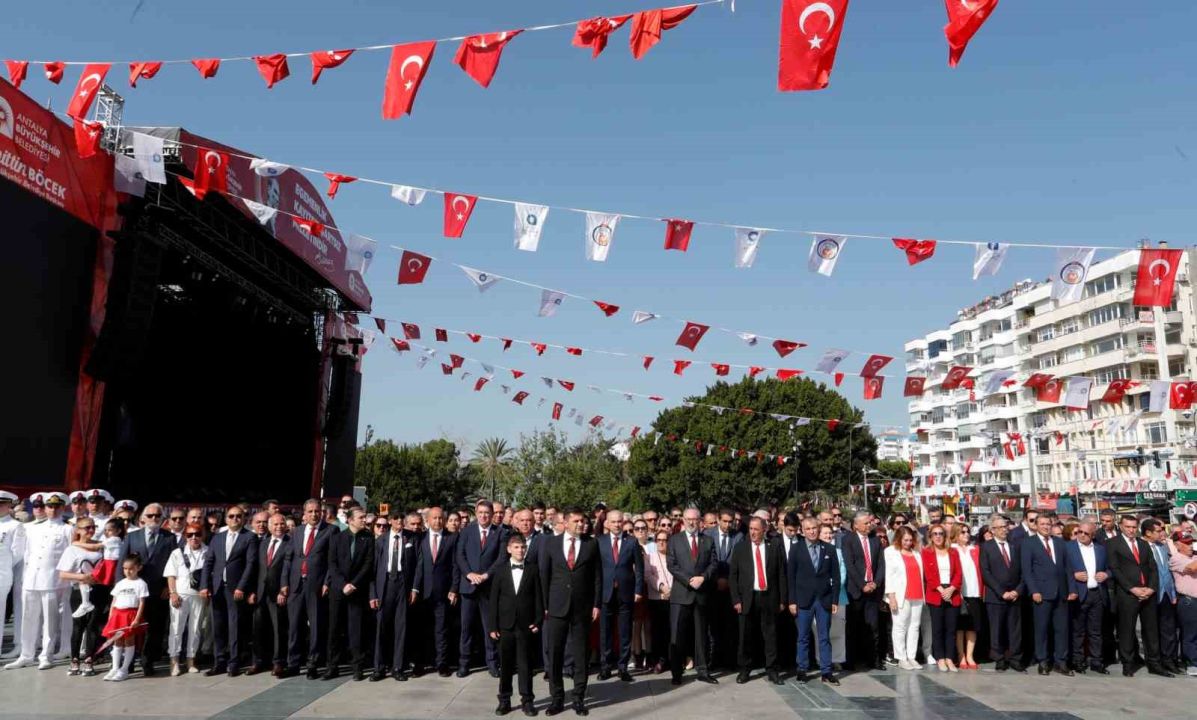 Antalya’da 23 Nisan Ulusal Egemenlik ve Çocuk Bayramı kutlamaları