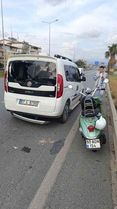 Motosiklet Sürücüsünü Başındaki Kask Kurtardı
