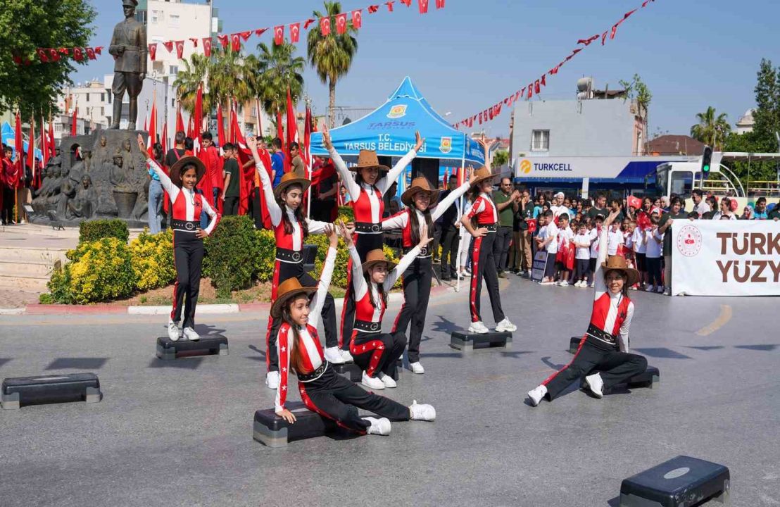 Tarsus, 23 Nisan’ı coşkulu bir şekilde kutladı