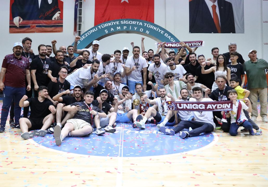Şampiyon Trabzonspor kupasına kavuştu