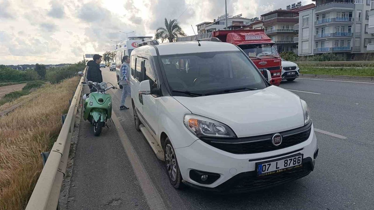 Motosiklet Sürücüsünü Başındaki Kask Kurtardı