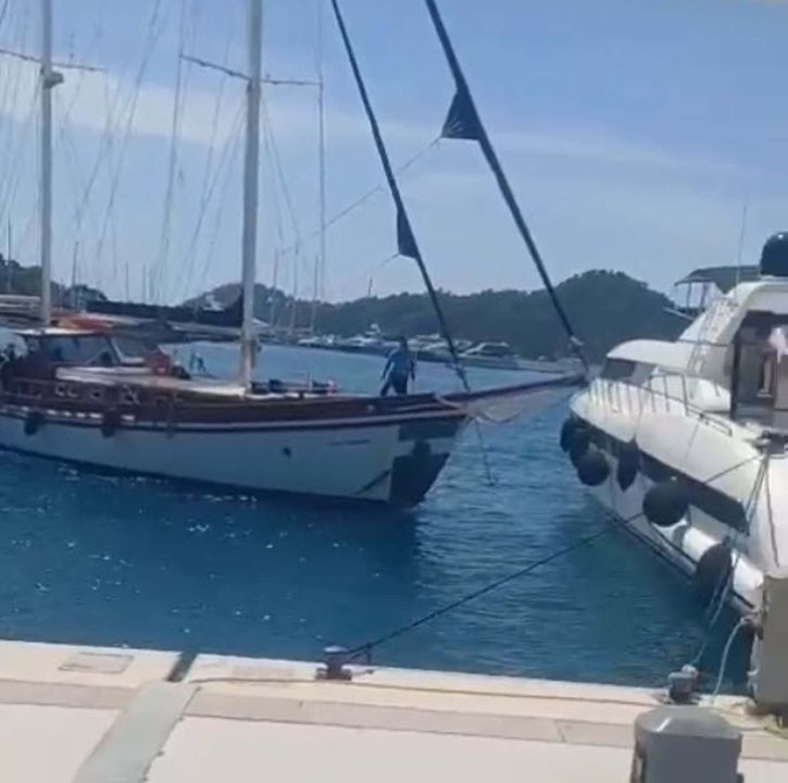 Fethiye'de guletin lüks motoryata çarptığı kaza kamerada