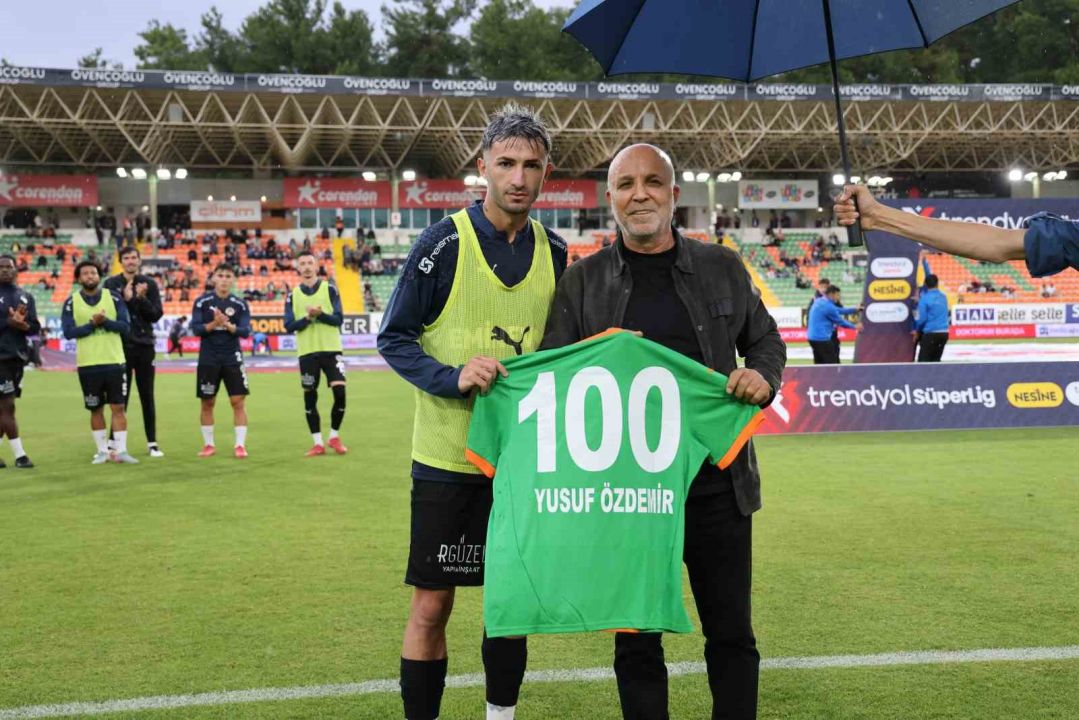 Trendyol Süper Lig: Alanyaspor: 1 - Sivasspor: 0 (İlk yarı)