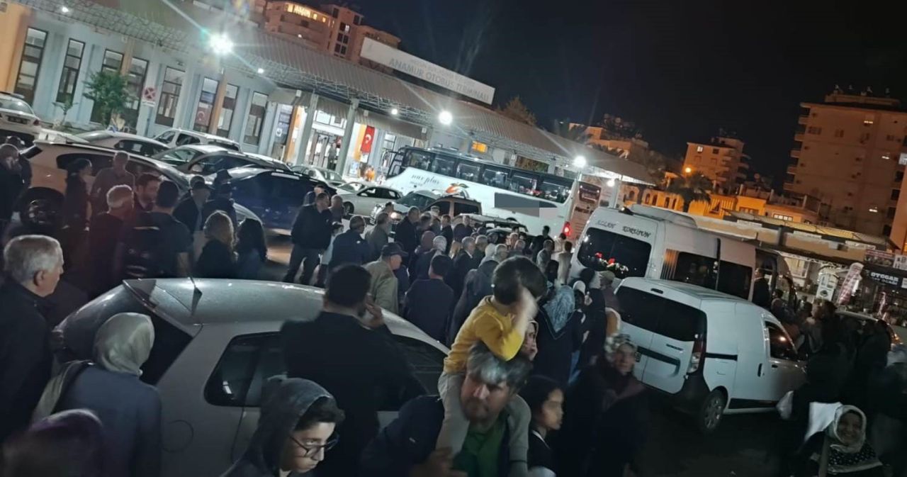Kutsal Yolculuk Başladı: Anamur’da Hacı Adaylarına Duygusal Uğurlama