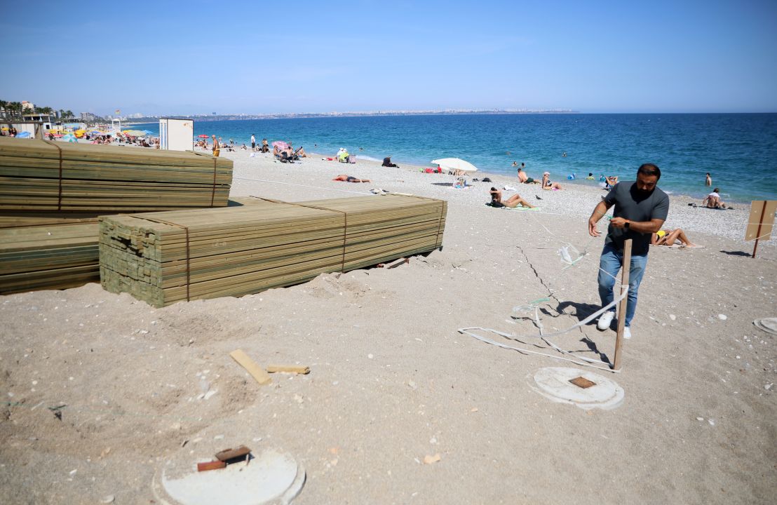 Konyaaltı Sahili'nde caretta yuvası sürprizi