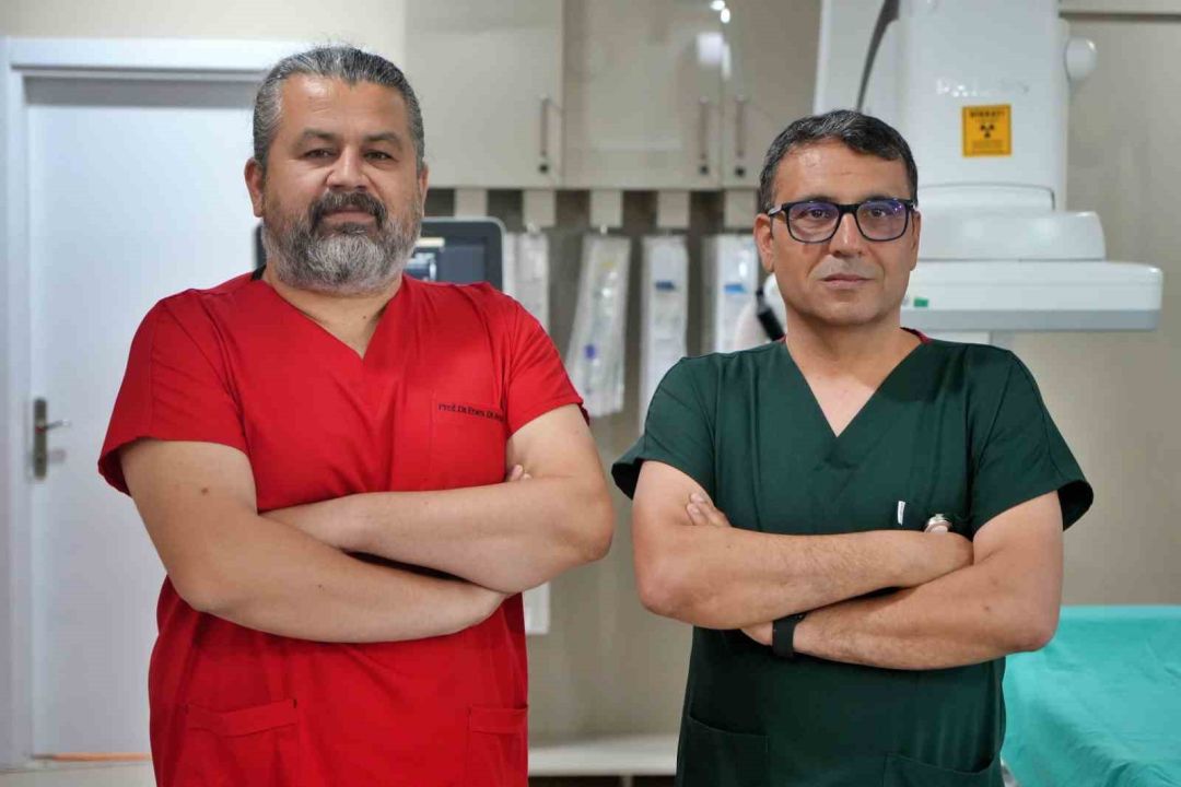 Antalya’da diz kireçlenmesine çift aşamalı tedavi