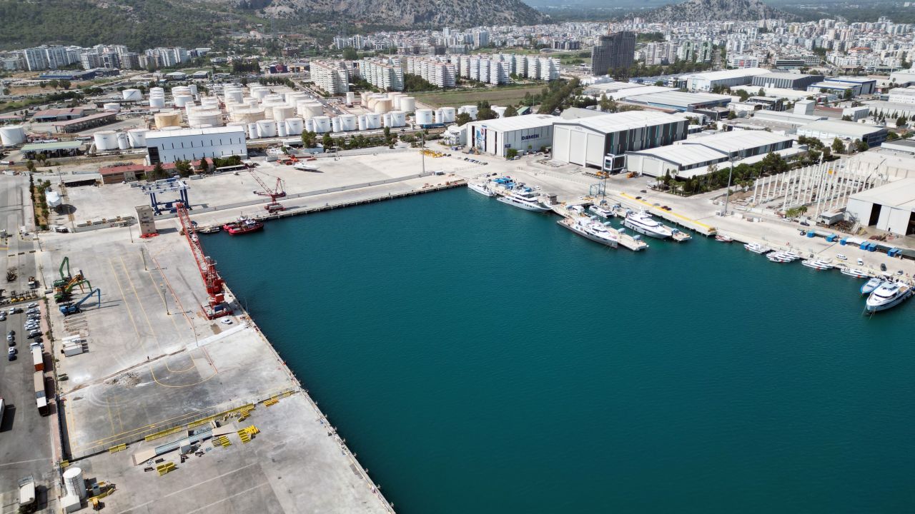 Antalya Serbest Bölgesi'nden 4 ayda 396 milyon dolarlık rekor rekor ticaret hacmi