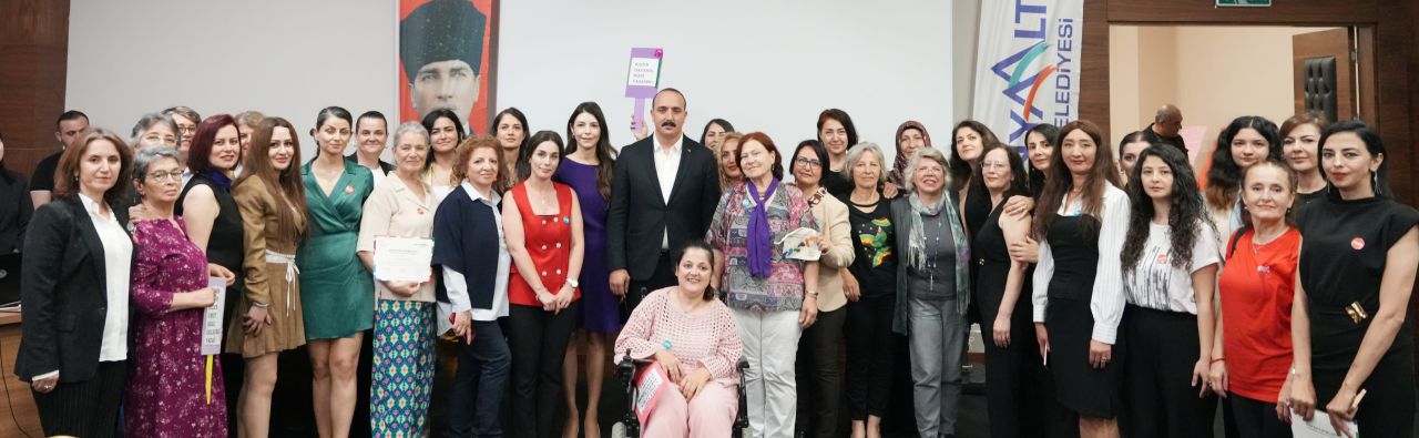 Kadınlar, sertifikalarını Başkan Kotan'dan aldı
