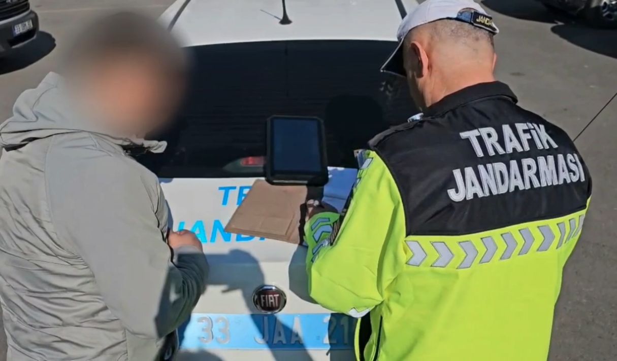 Mersin TAG Otoyolunda Jandarmadan Sivil Denetim: Otobüs Şoförüne Ceza Yağdı