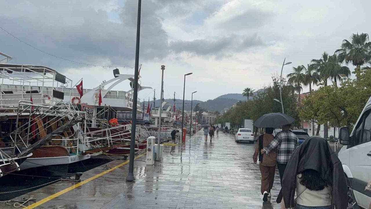 Marmaris baharı yağmurla uğurluyor