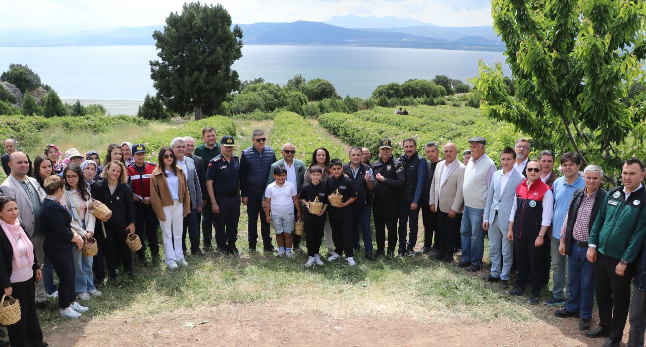 DoğaFest'te gül hasadı yaptılar