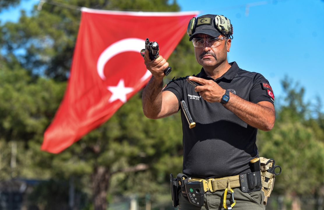 'Yıldırım Osman', Hırvatistan'daki atış şampiyonasında 3 kategoride şampiyon