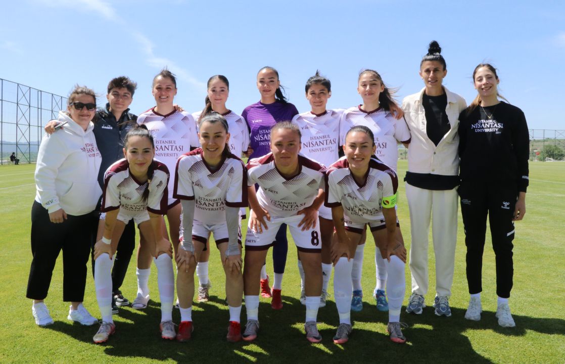 Üniversiteler arası kadın futbolunda Nişantaşı şampiyon oldu