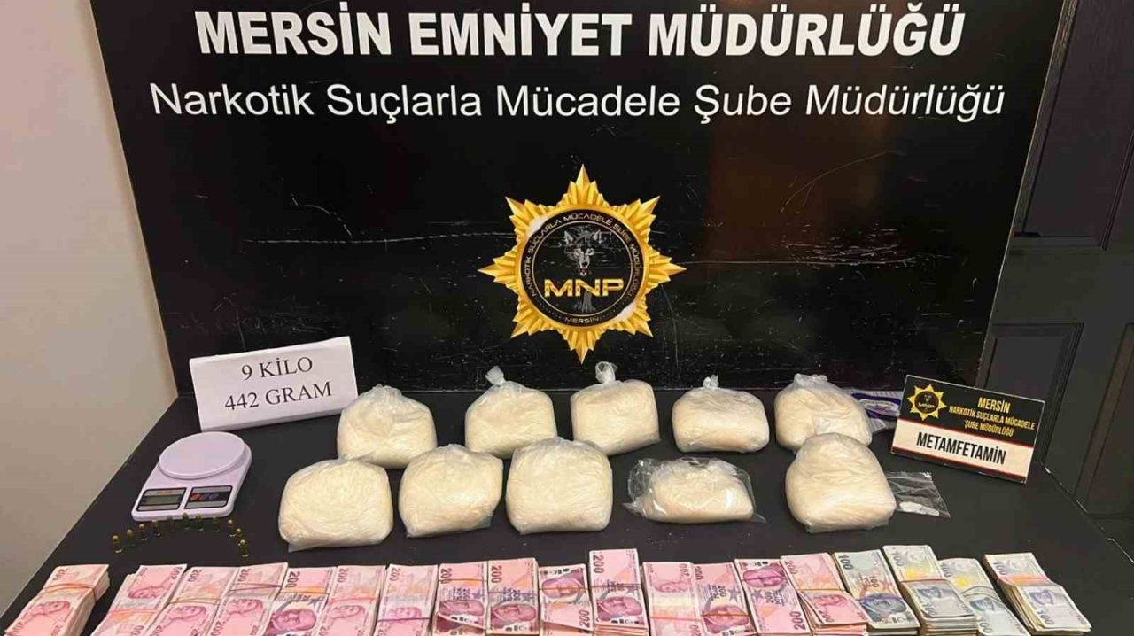 Zehir taciri kilolarca uyuşturucu ve 375 bin TL ile yakalandı