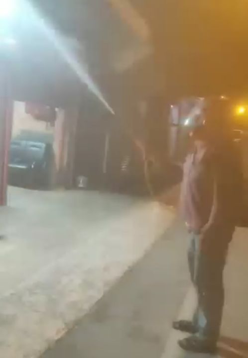 Büyükşehir Belediye Yetersiz Kaldı, Vatandaş Sokağı Kendi İlaçladı