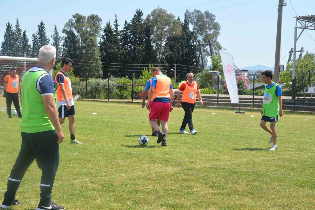 Köyceğiz’de Özel Bireyler ve Protokol Sahada Buluştu: Dostluk Kazandı