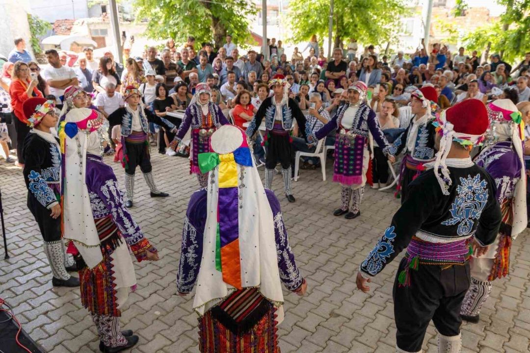 Burmahan’da ilk kez kiraz festivali düzenlendi