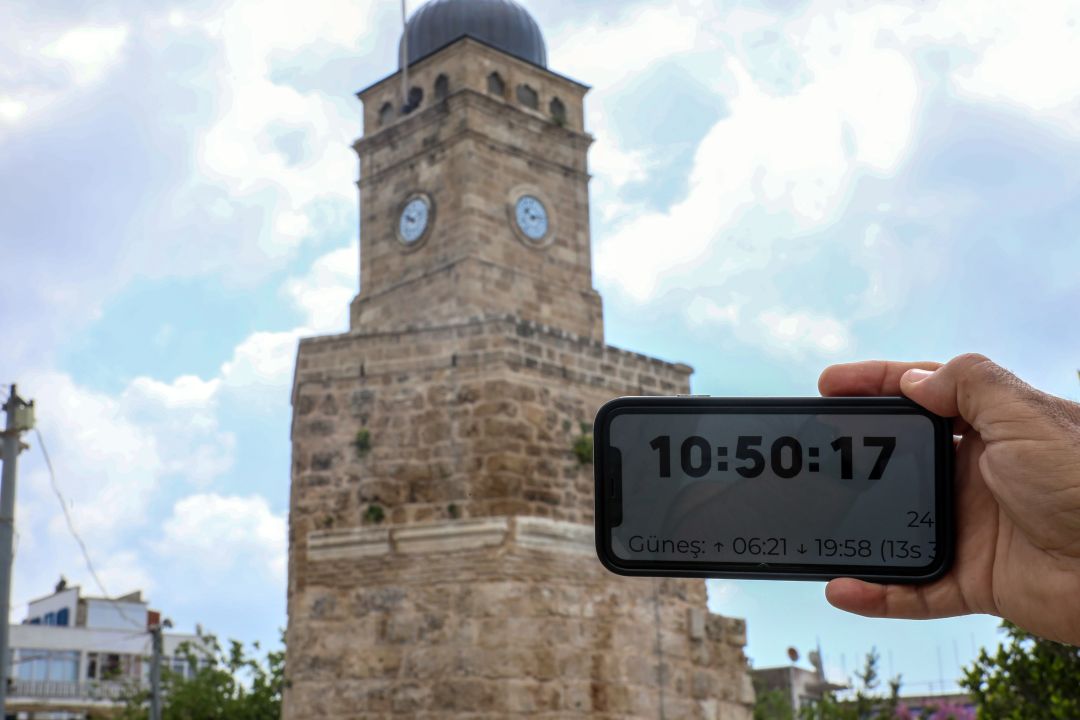 Antalya’nın Tarihi Saat Kulesi Susturuldu: Zaman Durdu