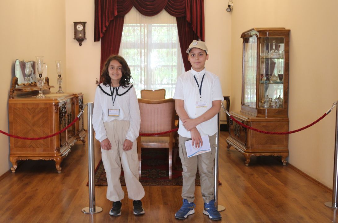 Küçük rehberler, turizm şehri Antalya'yı tanıtıyor